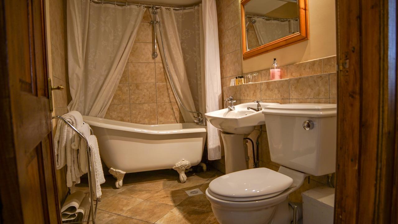 Cleeve House Bed & Breakfast Мелкшам Екстериор снимка