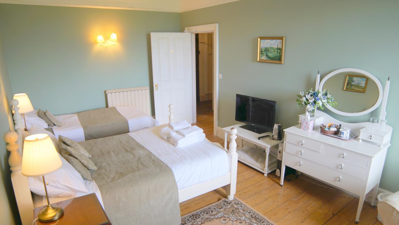 Cleeve House Bed & Breakfast Мелкшам Екстериор снимка