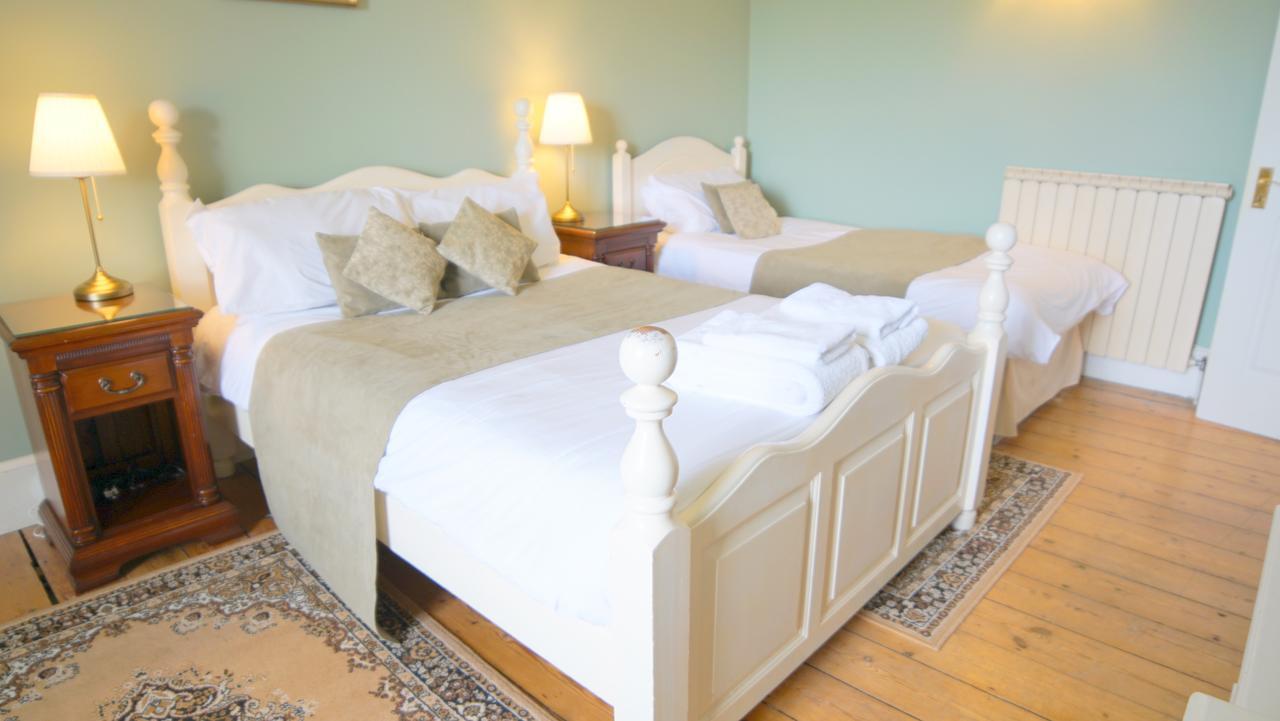Cleeve House Bed & Breakfast Мелкшам Екстериор снимка