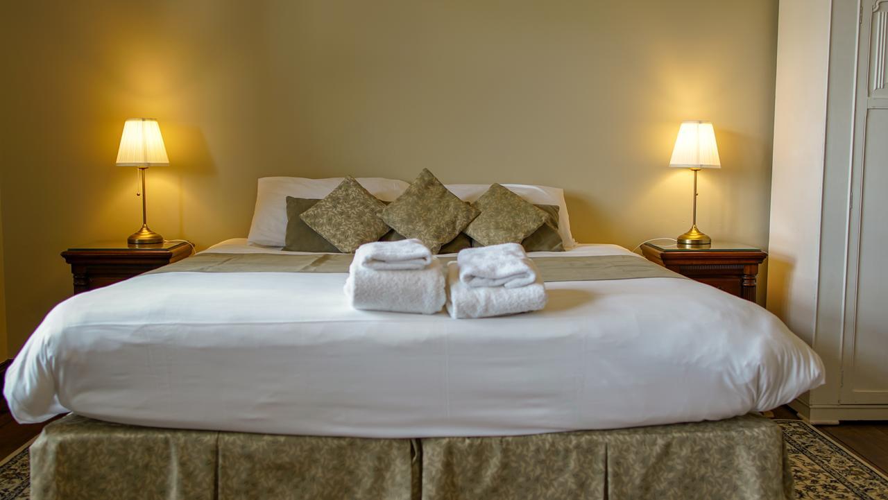 Cleeve House Bed & Breakfast Мелкшам Екстериор снимка