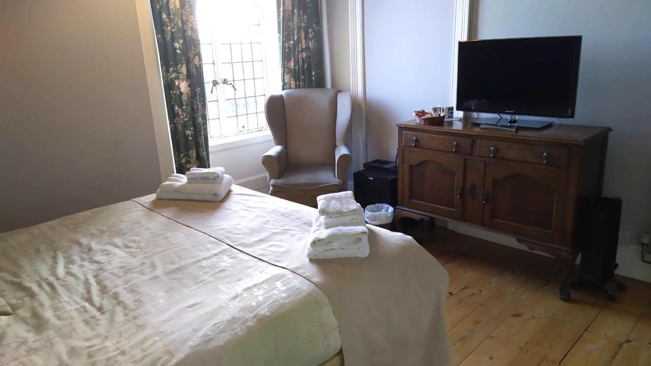 Cleeve House Bed & Breakfast Мелкшам Екстериор снимка