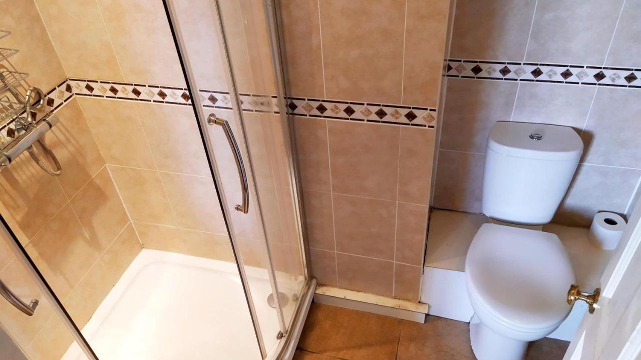Cleeve House Bed & Breakfast Мелкшам Екстериор снимка
